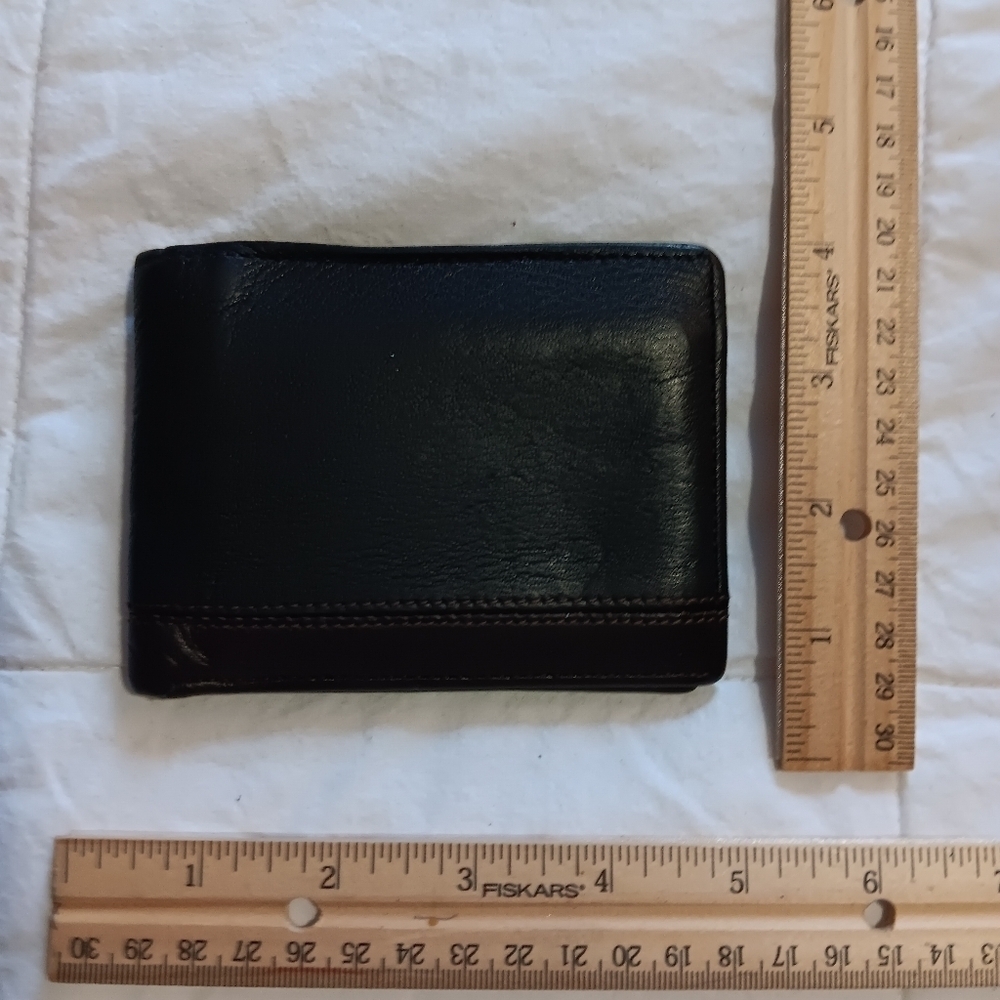 Perry Ellis Wallet - Picture 4 of 6
